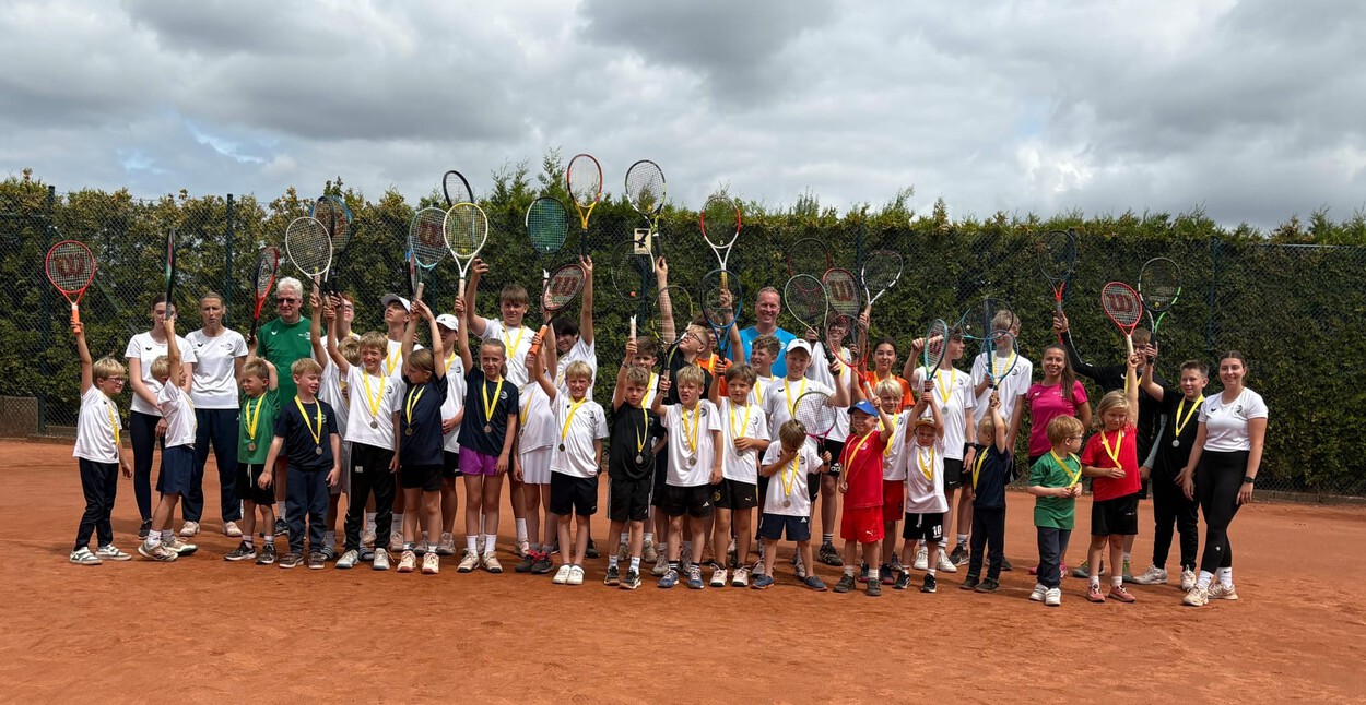 36 Kinder erleben vier Tage voller Tennis und Spaß